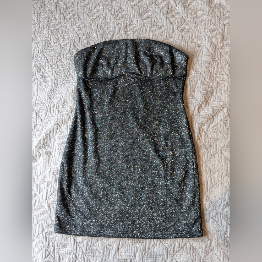Elegant Strapless Glitter Dress